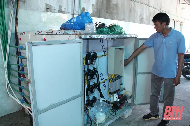 Anh Nguyễn Văn Tuyến giữ nghề sản xuất nước mắm Ba Làng truyền thống