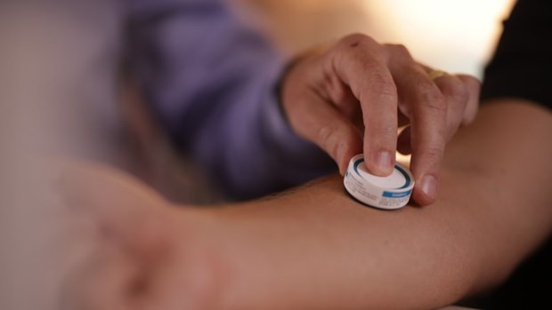 ZHexapro là loại vaccine sử dụng miếng dán mà không dùng phương pháp tiêm. Ảnh: brisbanetimes.com.au