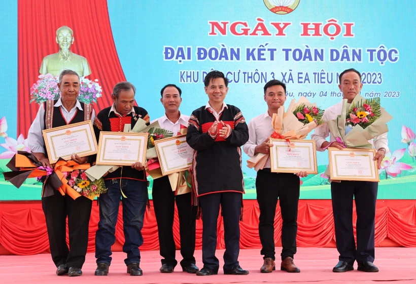 Đồng bào các dân tộc tiếp tục đoàn kết, gắn bó xây dựng khối đại đoàn kết toàn dân tộc