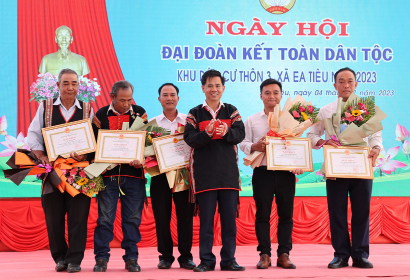 Đồng bào các dân tộc tiếp tục đoàn kết, gắn bó xây dựng khối đại đoàn kết toàn dân tộc