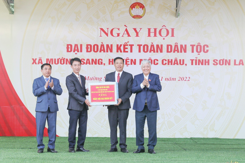 Chủ tịch Ủy ban Trung ương Mặt trận Tổ quốc Việt Nam Đỗ Văn Chiến dự Ngày hội Đại đoàn kết toàn dân tộc tại xã Mường Sang