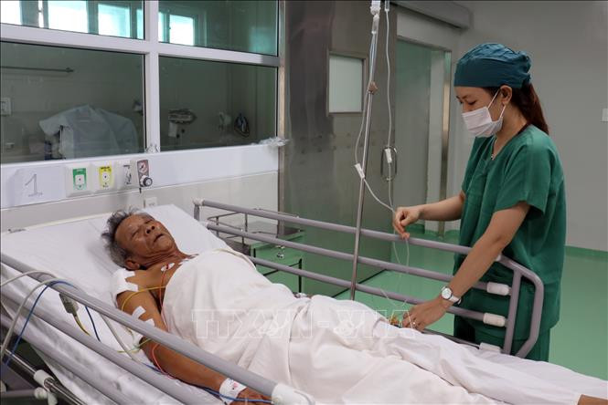 Phẫu thuật cứu sống bệnh nhân cao tuổi bị thủng tim, nguy cơ tử vong cao ở Ninh Thuận
