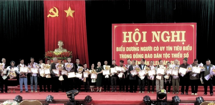 Tôn vinh người có uy tín cộng đồng dân tộc thiểu số tại huyện biên giới Đăk Glei