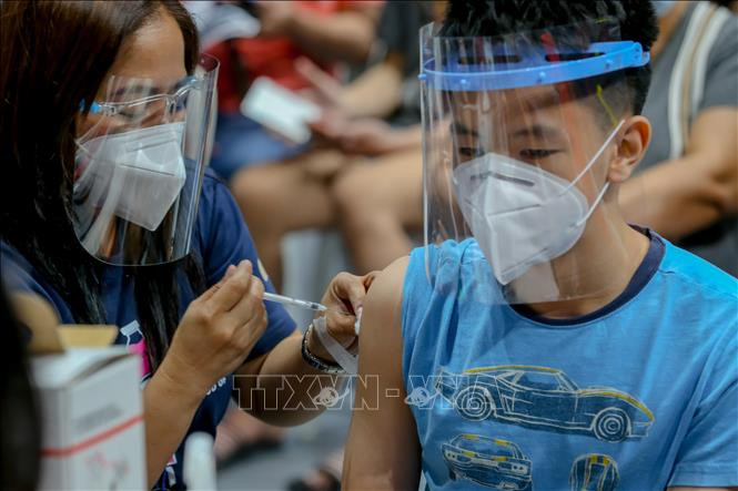 Chuyên gia cảnh báo thuốc điều trị COVID-19 không thể thay thế vaccine