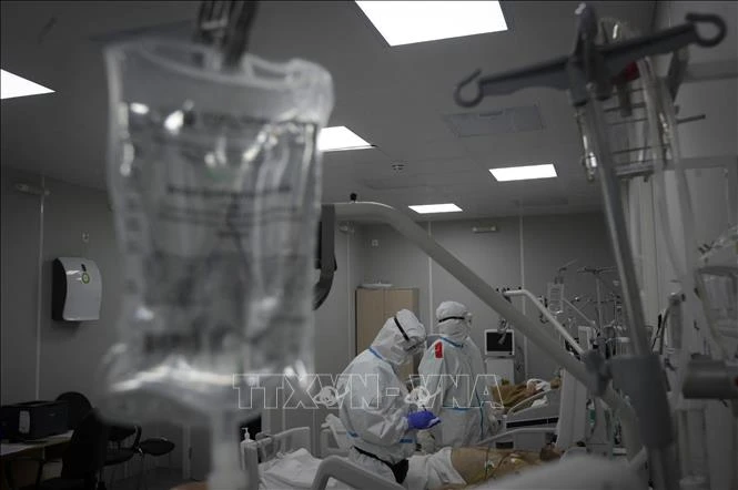 Triển vọng điều trị chứng "não sương mù" ở người bị COVID kéo dài