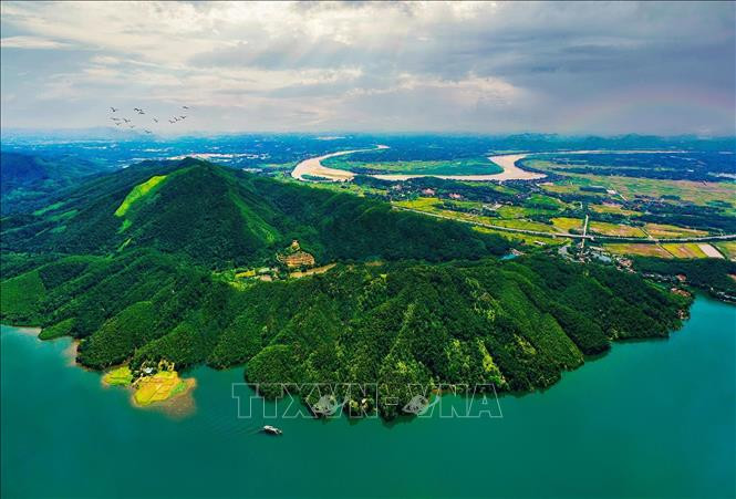 Du khách quốc tế đến Việt Nam trong tháng 4/2022 tăng 2,4 lần so với tháng trước