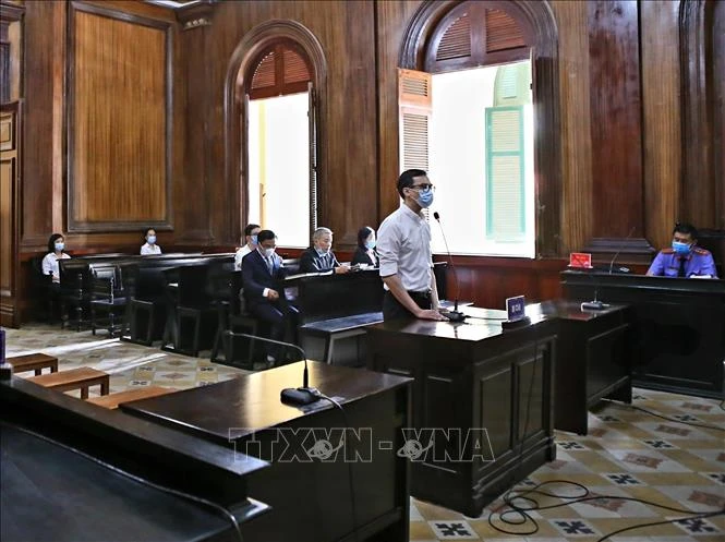 Tuyên phạt nam tiếp viên hàng không làm lây lan dịch COVID-19 hai năm tù treo
