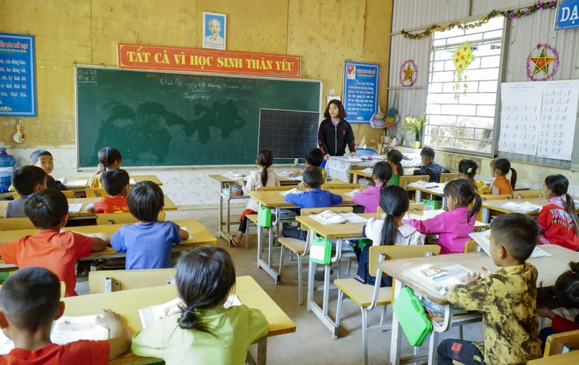 Ngày Nhà giáo Việt Nam 20/11: Vượt khó "gieo chữ" nơi vùng cao biên giới Nậm Pồ