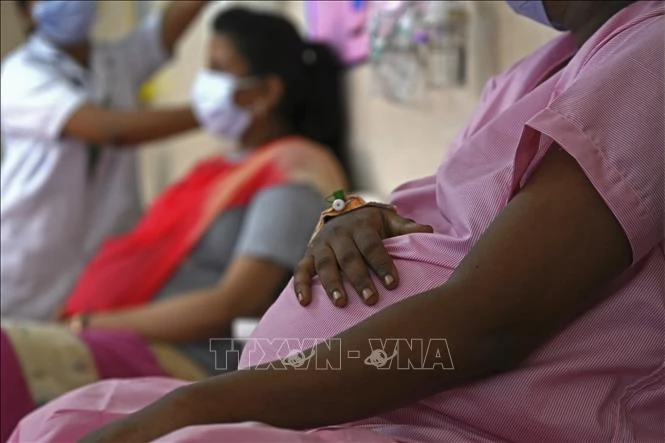 Tiêm vaccine ngừa COVID-19 trong khi mang thai không liên quan đến những biến chứng khi sinh