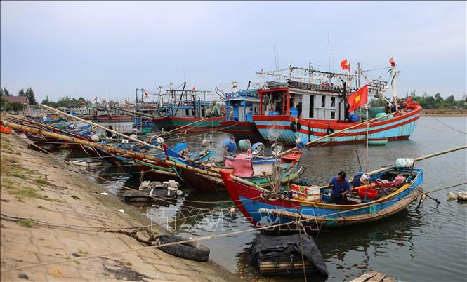 Ứng phó với bão số 5: Quảng Nam cho học sinh nghỉ học để tránh bão 