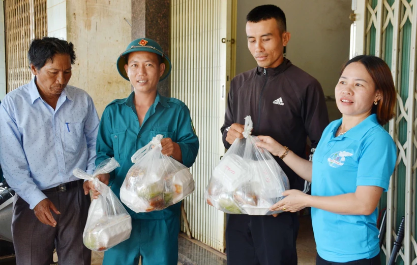 Đắk Lắk: Buôn làng ấm áp tình quân dân