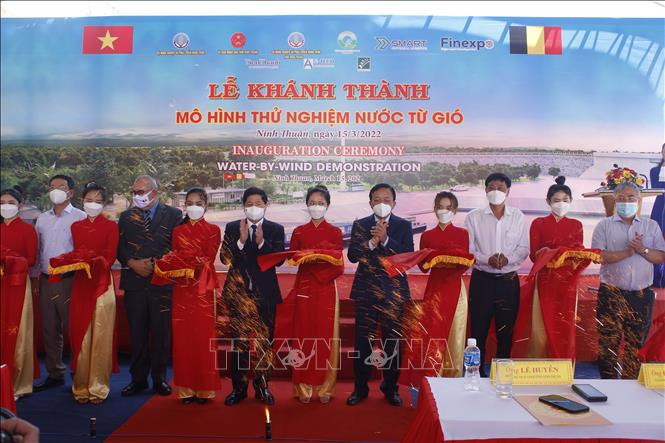 Đưa vào vận hành “Mô hình thử nghiệm nước từ gió” tại Ninh Thuận