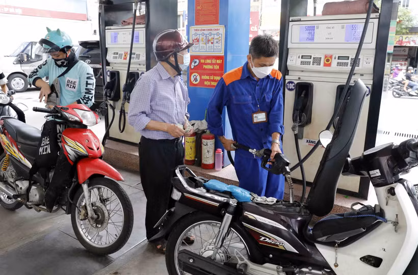 Giá xăng đồng loạt giảm nhẹ