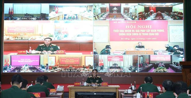 Quân đội dự kiến tham gia tiếp nhận, vận chuyển khoảng 112,9 triệu liều vaccine phòng COVID-19