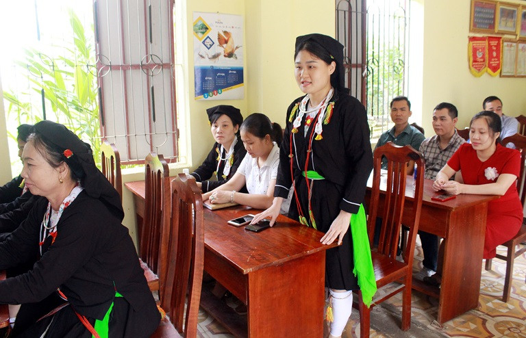 Buổi họp Chi bộ thôn Quang Minh, xã Minh Quang, huyện Tam Đảo về công tác phát triển đảng viên vùng dân tộc thiểu số có nhiều ý kiến tham gia thảo luận. Ảnh: baovinhphuc.com.vn