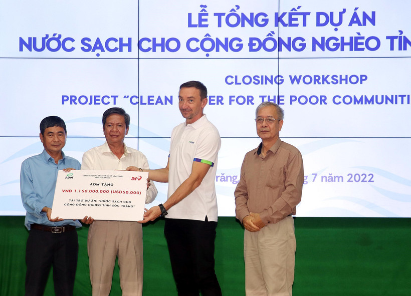 Sóc Trăng: Thêm nhiều hộ gia đình khó khăn được sử dụng nước sạch