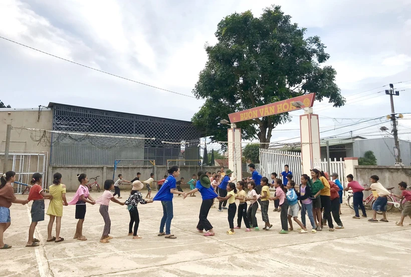 Thanh niên tình nguyện Mùa hè xanh hỗ trợ địa bàn vùng khó tỉnh Đắk Lắk