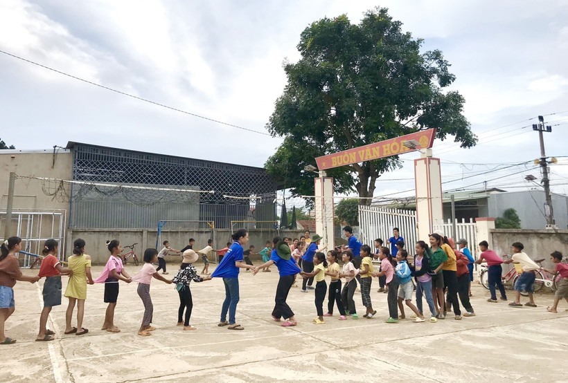 Thanh niên tình nguyện Mùa hè xanh hỗ trợ địa bàn vùng khó tỉnh Đắk Lắk