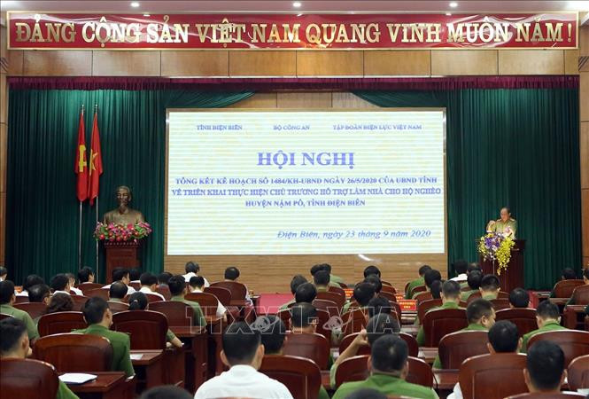 Hỗ trợ làm nhà cho hộ nghèo tại huyện Nậm Pồ