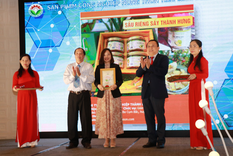 Vinh danh sản phẩm công nghiệp nông thôn tiêu biểu cấp tỉnh năm 2023. Ảnh: Đặng Tuấn – TTXVN