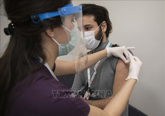 Các công ty công nghệ và y tế phát động sáng kiến "hộ chiếu vaccine" kỹ thuật số