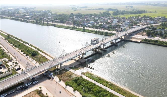 Công trình đập ngăn mặn sông Hiếu ở thành phố Đông Hà (Quảng Trị). Ảnh: Nguyên Lý-TTXVN