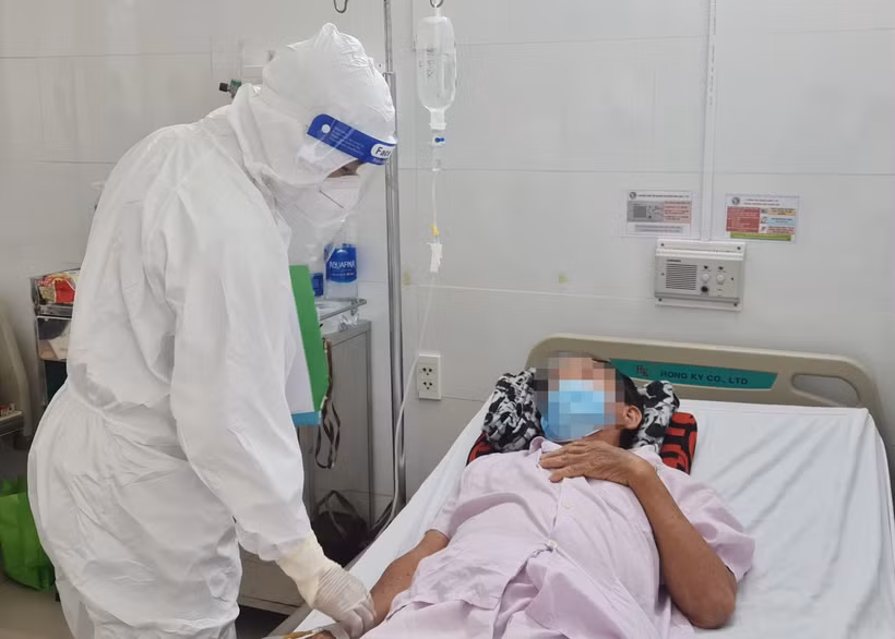 Dịch COVID-19: Ngày 14/5, số mắc mới COVID-19 giảm xuống còn 1.050 ca