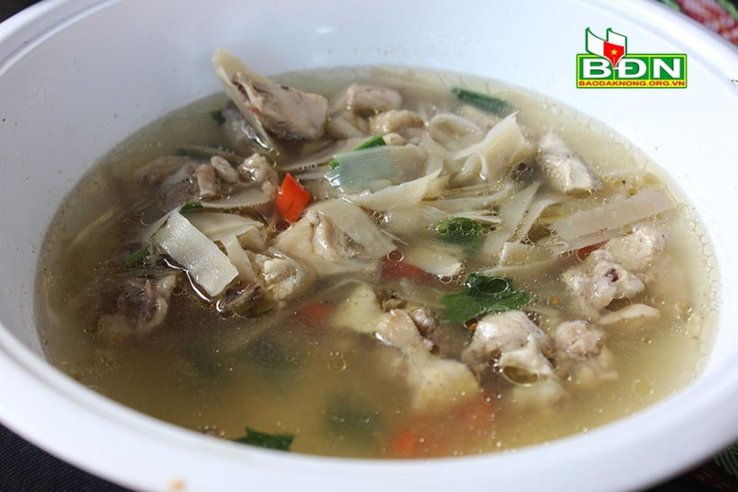 Canh chua thịt gà của người Ê đê