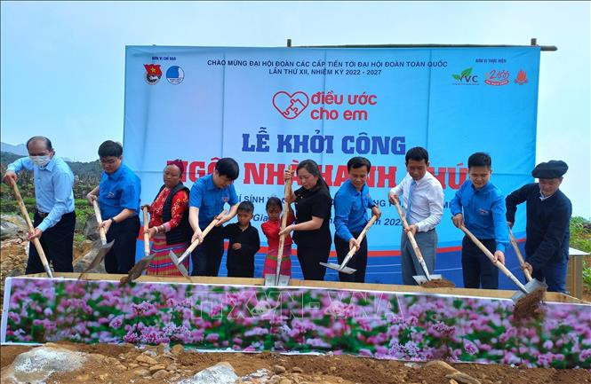 Tiếp tục hỗ trợ học sinh mồ côi, hoàn cảnh khó khăn khu vực miền núi phía Bắc