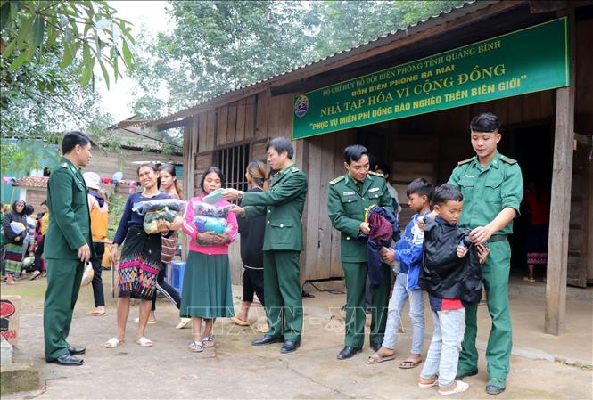 Ấm lòng tiệm tạp hóa miễn phí cho người dân nghèo vùng biên tỉnh Quảng Bình
