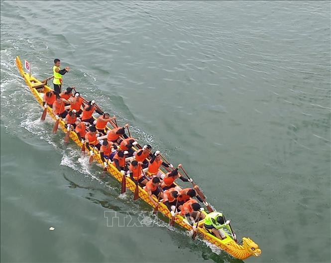Sôi nổi Lễ hội đua thuyền truyền thống trên sông Nhật Lệ năm 2022