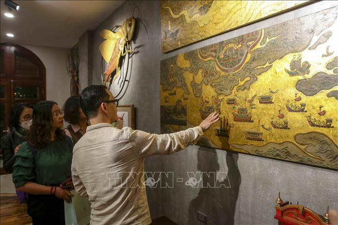 Khám phá thế giới nghệ thuật của Họa sỹ Tạ Huy Long tại Xưởng thứ Bảy