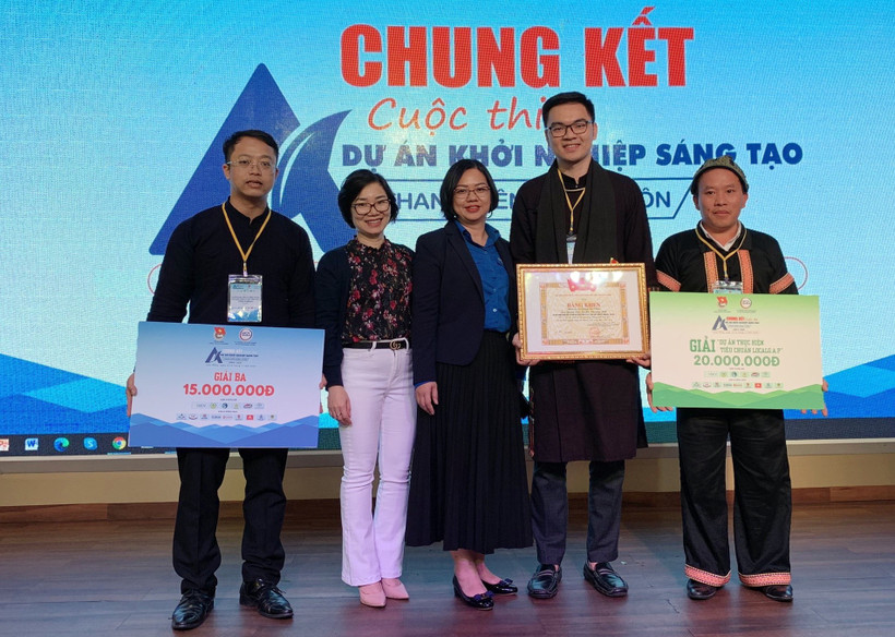 Dự án “Chuỗi cung ứng và kinh doanh các sản phẩm từ cây tam thất trồng ở Si Ma Cai – Lào Cai” xuất sắc đoạt 2 giải gồm: Giải Dự án thực hiện tiêu chuẩn LocalG.A.P và giải Ba tại Cuộc thi Dự án khởi nghiệp sáng tạo thanh niên nông thôn lần thứ 6 – năm 2020