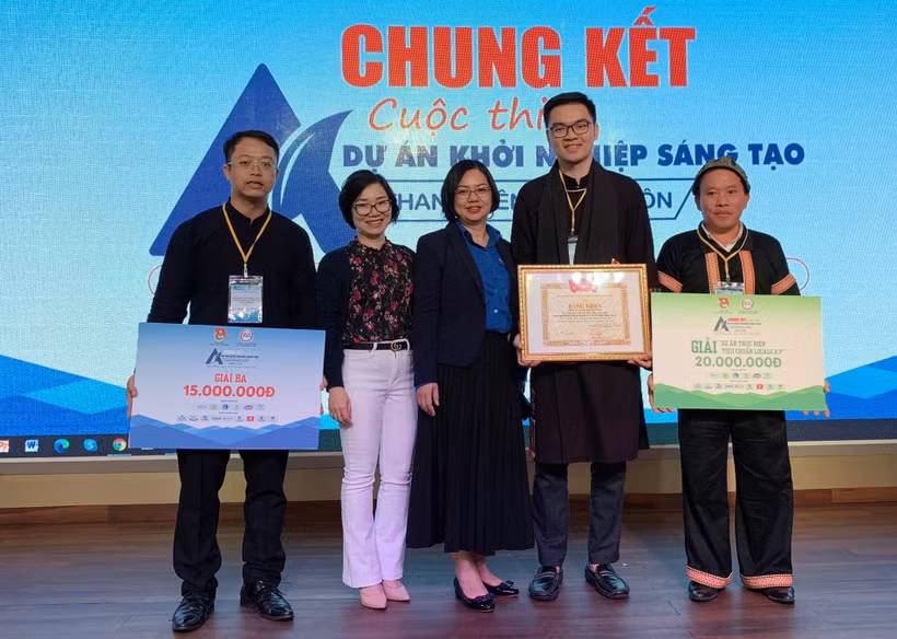 Dự án “Chuỗi cung ứng và kinh doanh các sản phẩm từ cây tam thất trồng ở Si Ma Cai – Lào Cai” xuất sắc đoạt 2 giải gồm: Giải Dự án thực hiện tiêu chuẩn LocalG.A.P và giải Ba tại Cuộc thi Dự án khởi nghiệp sáng tạo thanh niên nông thôn lần thứ 6 – năm 2020