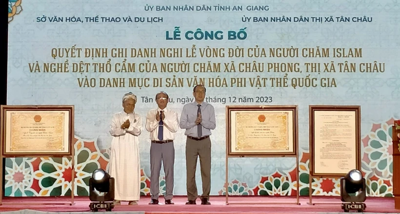 Nghi lễ vòng đời và nghề dệt thổ cẩm người Chăm là di sản văn hoá phi vật thể Quốc gia