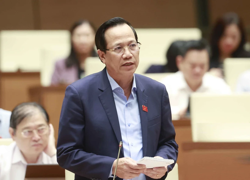 Bộ trưởng Bộ Lao động – Thương binh và Xã hội Đào Ngọc Dung làm rõ một số vấn đề đại biểu Quốc hội nêu. Ảnh: Doãn Tấn - TTXVN