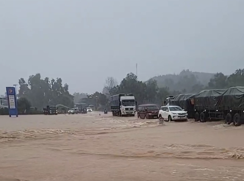 Mưa lũ gây ngập úng, sạt lở nghiêm trọng tại Hà Tĩnh