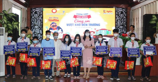 Tiếp sức cho học sinh vượt khó đến trường ở Bạc Liêu
