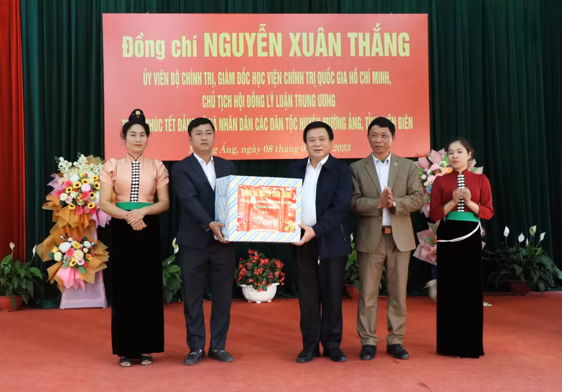 Ủy viên Bộ Chính trị Nguyễn Xuân Thắng thăm, làm việc tại tỉnh Điện Biên