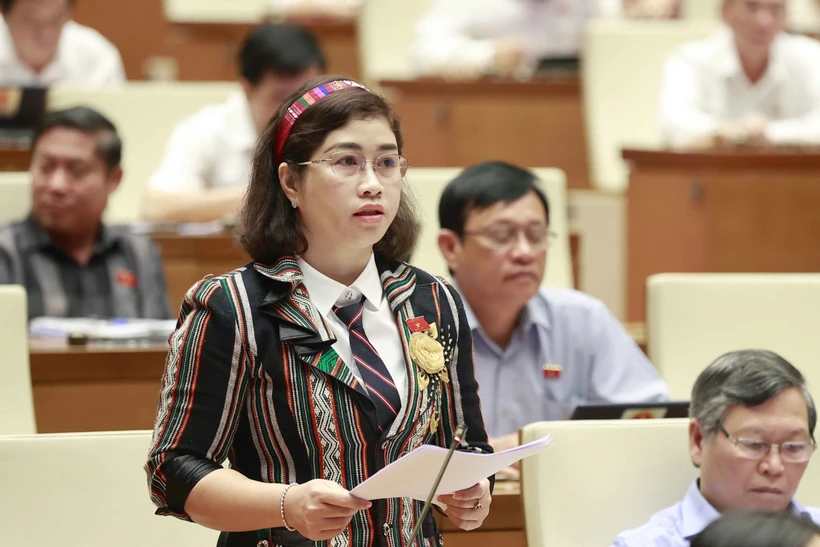 Đại biểu Quốc hội tỉnh Đắk Nông Phạm Thị Kiều phát biểu ý kiến. Ảnh: Doãn Tấn - TTXVN