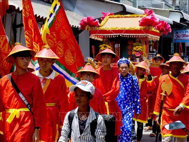Lễ hội Nghinh Ông Sông Đốc. Ảnh: TTXVN