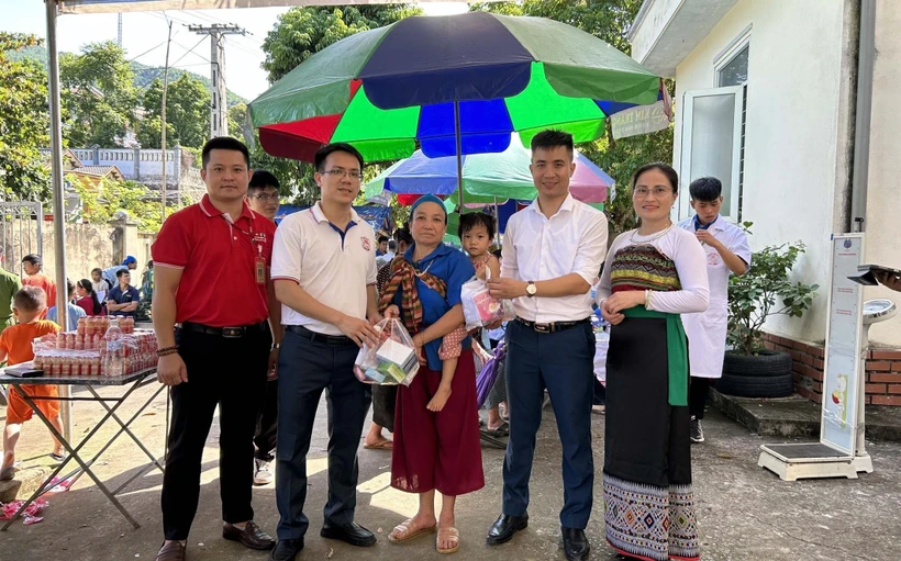 Thanh Hóa: Khám bệnh, cấp phát thuốc cho gia đình chính sách vùng miền núi khó khăn