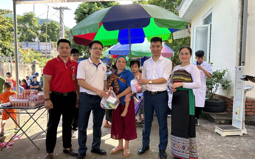 Thanh Hóa: Khám bệnh, cấp phát thuốc cho gia đình chính sách vùng miền núi khó khăn