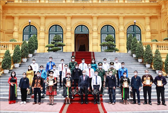 Chủ tịch nước Nguyễn Xuân Phúc tiếp đại biểu các dân tộc thiểu số tỉnh Bắc Giang