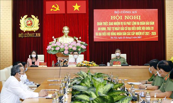 Chủ tịch Quốc hội Vương Đình Huệ dự Hội nghị trực tuyến toàn quốc quán triệt, giao nhiệm vụ và phát lệnh ra quân bảo đảm an ninh, trật tự Ngày bầu cử