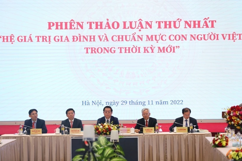 Đoàn Chủ tịch điều hành hội thảo. Ảnh: Hoàng Hiếu - TTXVN