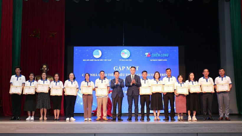 “Chia sẻ cùng thầy cô” - tri ân giáo viên vùng đồng bào dân tộc thiểu số và miền núi