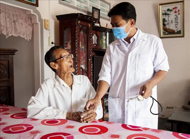 Danh Ngọc Châu - Bác sĩ người Khmer hết lòng chăm sóc sức khỏe cho dân nghèo