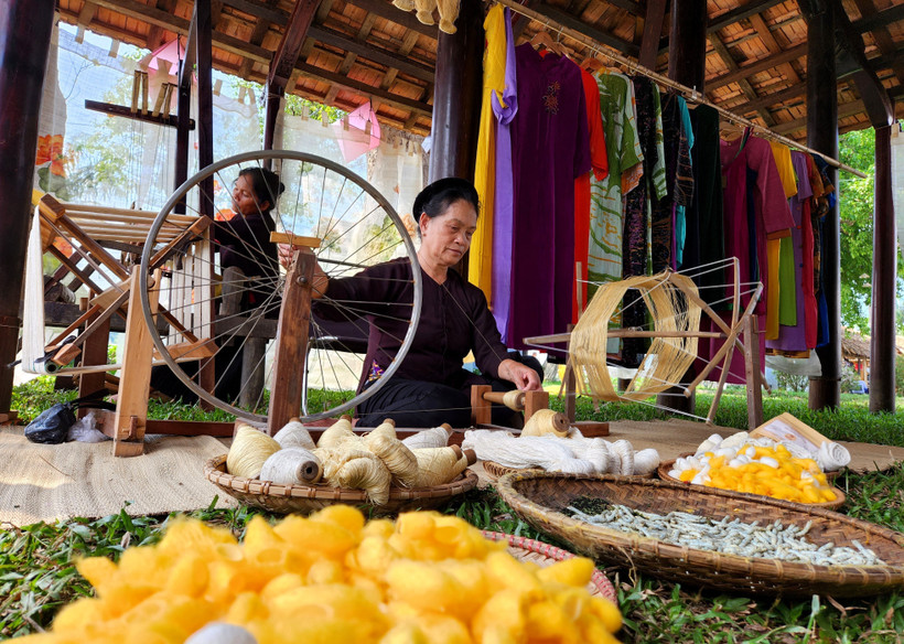 Tôn vinh tinh hoa các làng nghề truyền thống Việt Nam