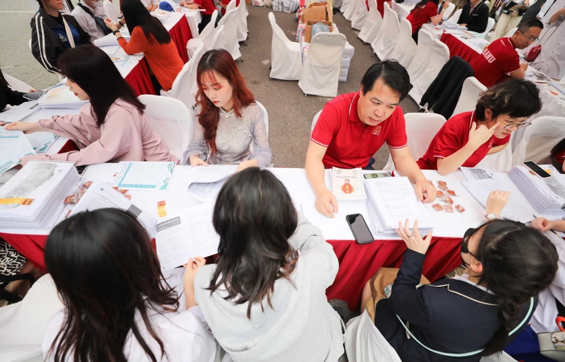 Tuyển sinh Đại học 2023: Giải bài toán thu hút thí sinh theo học các ngành khoa học cơ bản